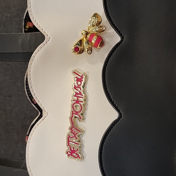 Betsey Johnson Black and White Shoulder Bag - Picture 3 of 12